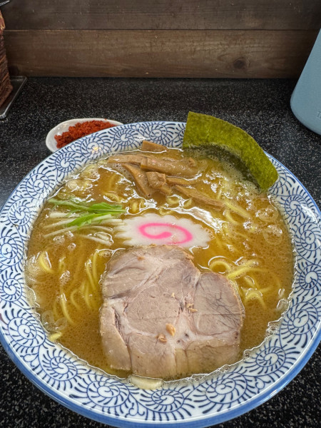 「中華そば➕エビ辛味」@縁者の写真