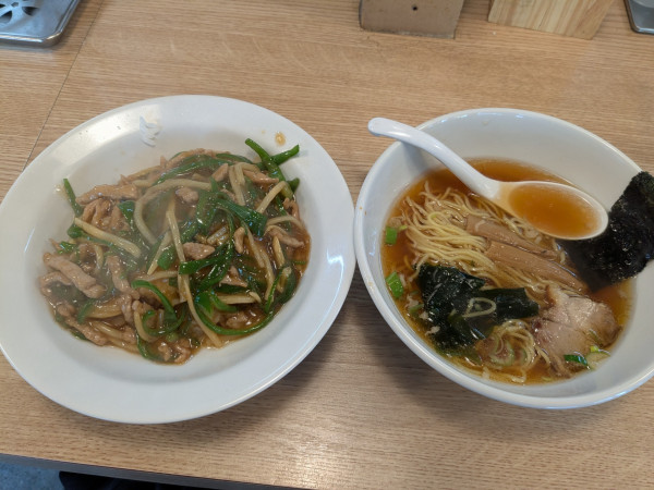 「青椒肉絲丼セット（半醤油らーめん）1050円」@麺飯厨房 青葉台の写真