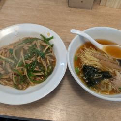 青椒肉絲丼セット（半醤油らーめん）1050円