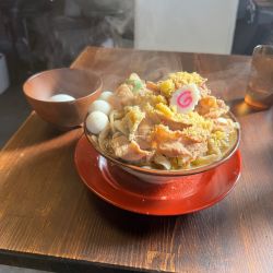 肉めん 生卵 まさお