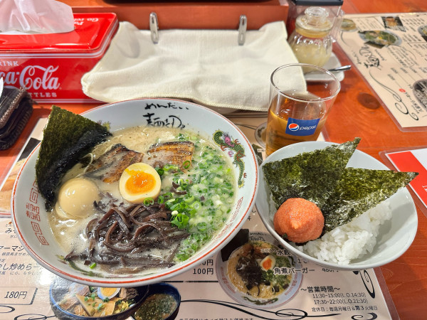 「進化系久留米らーめん味付け玉子トッピングと明太子めし」@麺's Diner KAMACHIの写真
