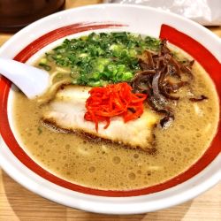 博多系やま勝らーめん（￥590）