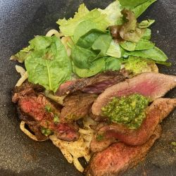 ブラックアンガスとハラミの牛油そば