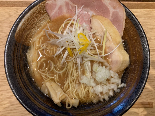 「濃厚鶏白湯醬油」@六代目 松月製麺所の写真