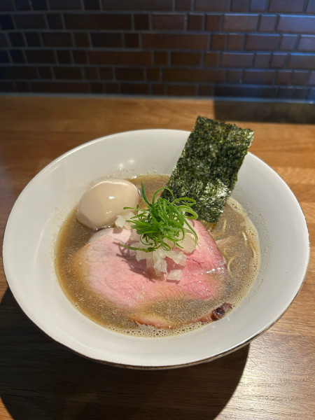 「煮干し蕎麦(超焙煎)+味玉」@中華蕎麦 みうらの写真