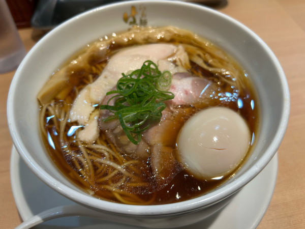 「特製醤油らぁ麺」@らぁ麺 はやし田 新宿本店の写真