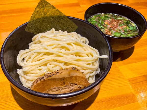 「背脂ニンニラつけ麺（大盛300g）」@つけ麺 燕武の写真