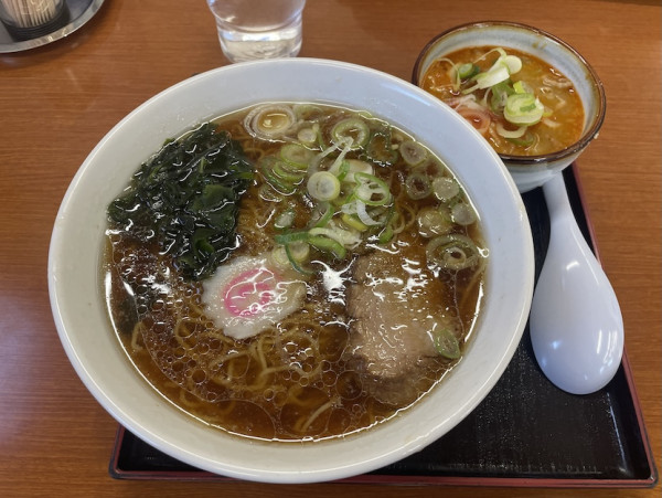 「ラーメン・もつ煮単品（小）」@もつ煮屋 日の出食堂の写真