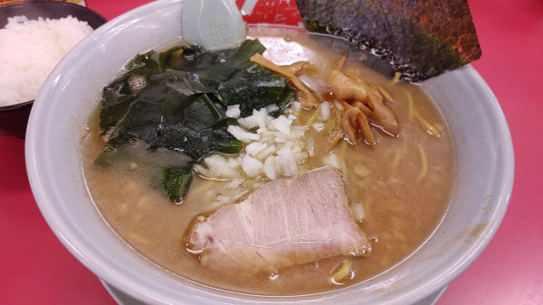 「期間限定　プレミアム醤油とんこつラーメン」@山岡家 松本店の写真
