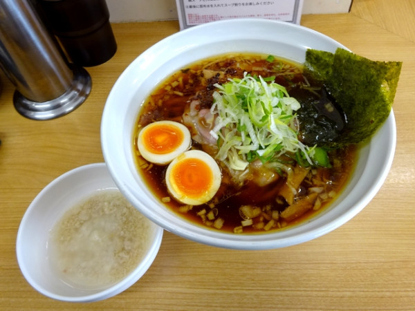 「特製醤油らぁ麺 (1,200円)＋背脂(限定無料サービス)」@らぁ麺NOBU 川越店の写真