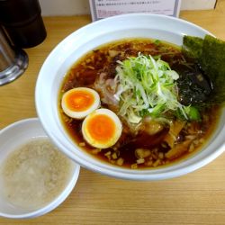 特製醤油らぁ麺 (1,200円)＋背脂(限定無料サービス)