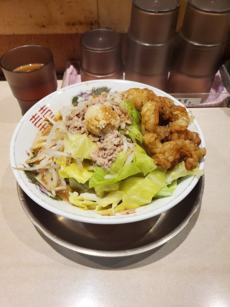 「ぶっかけホルモン@1350」@DEBU SOBA REPUBLIC 北部市場店の写真
