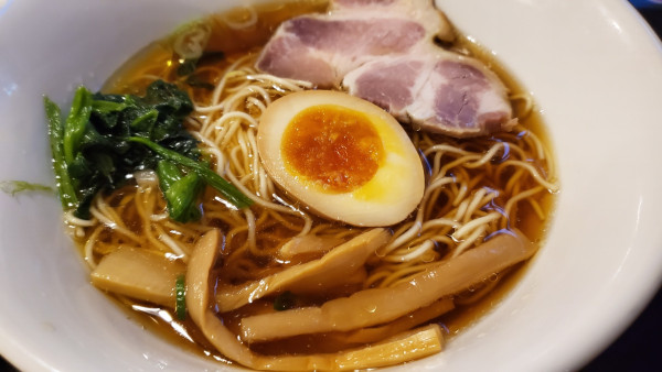 「ラーメンセット（醤油、雲呑　600円）」@中国ラーメン揚州商人 アネックスチェックイン新橋店の写真