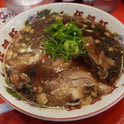 背脂黒醤油ラーメン 麺硬め
