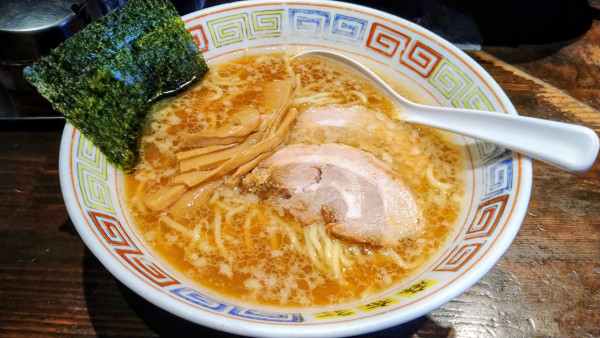 「とんこつ正油ラーメン」@麻布ラーメン 麻布十番店の写真