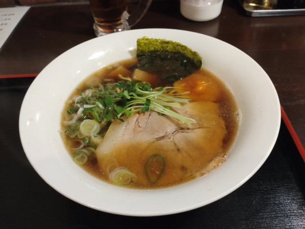 「しょう油らーめん＋チャーシューゴロゴロミニカレー」@めん処 酒家 咲はるの写真