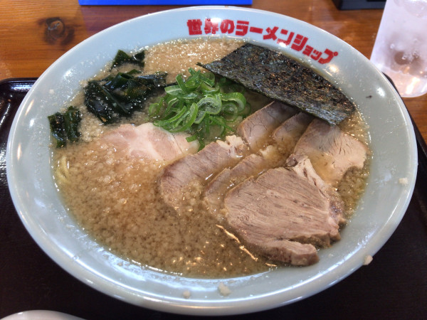 「ラーメン醤油(多め、濃いめ)+チャーシュー(3枚) 1150円」@世界のラーメンショップ 松雪の写真