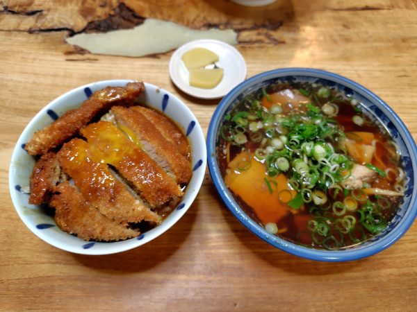 「半々定食1400円」@だてそばの写真