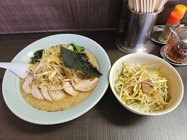 「ネギ味噌チャーシューメン(背脂追加)」@ラーメンショップ椿 ひたちなか店の写真