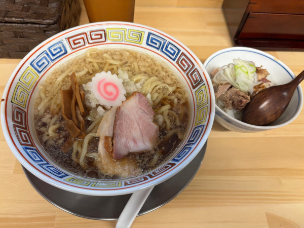 「背脂中華そば　賄い丼」@中華そば光の写真