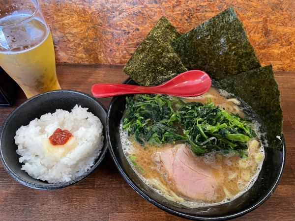 「ラーメン、ほうれん草、ライス、缶ビール」@豚骨醤油 鈴之木の写真