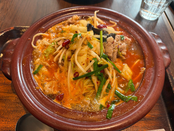 「水煮牛肉麺　4辛　1848円」@紅虎餃子房 さいたま新都心コクーン店の写真