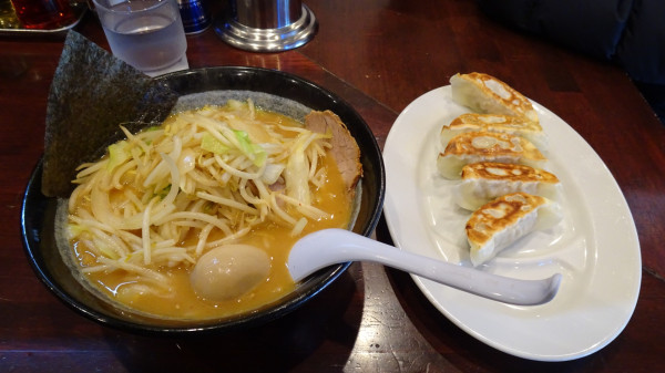 「おやじ麺セット（1,550円）野菜多め＋味付玉子（150円）」@北海道らーめん おやじ 町田店の写真