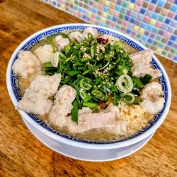 和牛モツニラそば