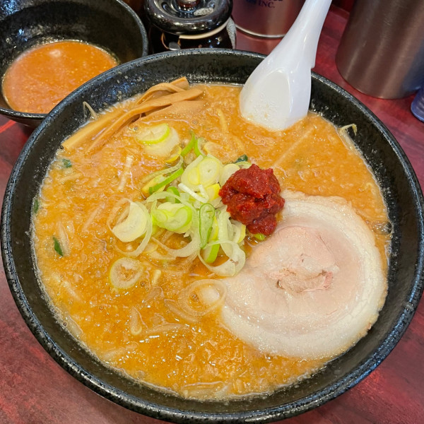 「みそらーめん 950円（ギタギタ、味噌濃い目）」@こってりらーめん なりたけ TOKYOの写真