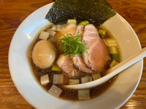「特製手揉み中華そば 醤油+和え玉ハーフ塩」@麺や晴心の写真