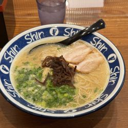 博多ShinShinらーめん