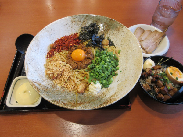 「台湾まぜそば（９６８円）＋チャーシュー＋ミニチャーシュー丼」@こだわりらーめん ゆきむら亭 阿見店の写真