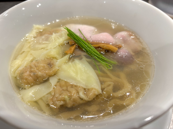 「中華そば <塩> (+ワンタン)」@宍道湖しじみ中華蕎麦 琥珀 池袋店の写真