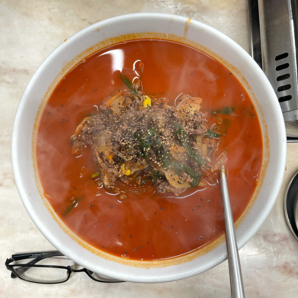 「ユッケジャン麺」@焼肉ジンギスカン つるやの写真