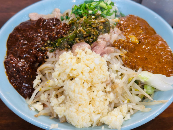 「汁なし担々＆炸醤麺のあいがけ 1,400円 青唐 100円」@ラーメン凛 砂町店の写真