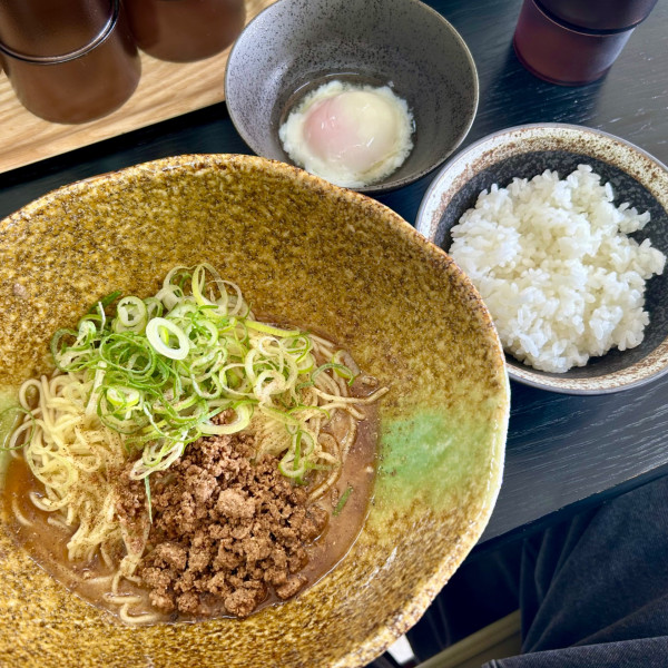 「汁なし担担麺 ZERO辛＋温泉玉子＋ハーフライス」@広島汁なし担担麺専門店 弘華の写真
