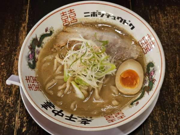 「【限定】極太極濃煮干ソバ。~青森産煮干100%~ 1300円」@煮干結社 弘前店の写真