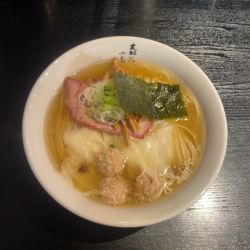 ハーフワンタン麺（1050円）