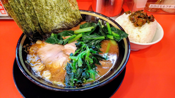 「朝ラーメン(味濃いめ･麵硬め)＋海苔･ライス食べ放題･小松菜」@家系ラーメン 大輝家直系 大金家 門前仲町店の写真