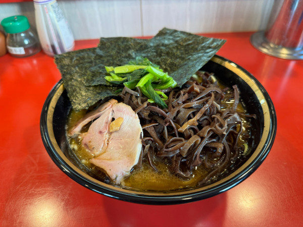 「中盛ラーメン」@家系総本山 ラーメン吉村家の写真