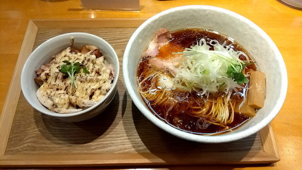 「鶏醤油らぁめん(880円)」@Hamano Comugiの写真