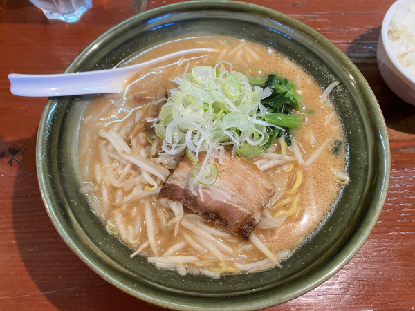 「白味噌らーめん950円＋白めし150円」@函館らーめん しお貫の写真