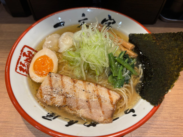 「海老塩ワンタンめん」@函館麺や 一文字PREMIUMの写真