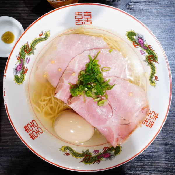 「塩かけそば+低温チャーシュー+田中農場の味玉+ビンビール」@中華そば 十目一八食堂の写真