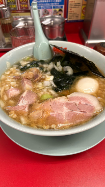 「プレミアム醤油とんこつラーメン」@ラーメン山岡家 テクノポリスセンター店の写真