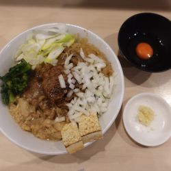 【限定】すき焼きまぜそば（1,300円）+追い飯（50円）