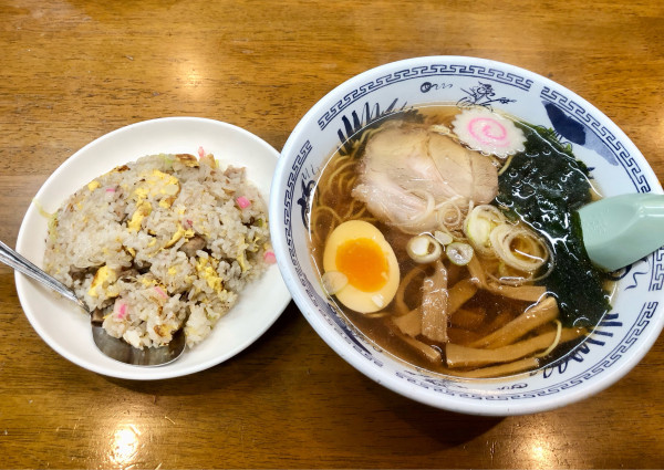 「サービスセット930円（ラーメン＆ミニチャーハン）」@中華料理 一番 本店の写真