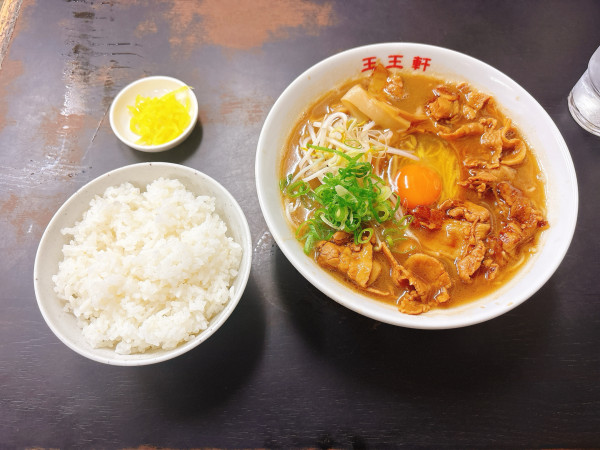 「肉玉並＋ライス並」@支那そば 王王軒 本店の写真