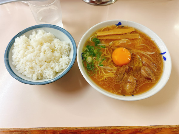 「中華そば＋生卵＋ライス」@中華そば いのたに 本店の写真