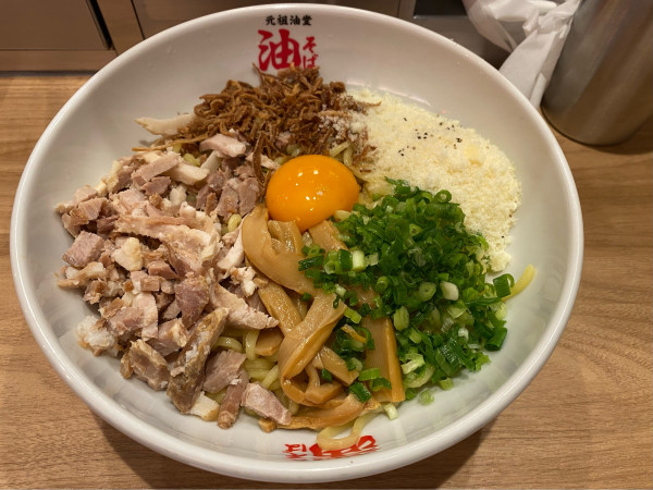 「油そば+Cトッピング（大盛）1,230円」@元祖油堂 上大岡店の写真